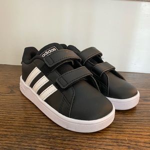 Toddler Adidas size 7 (worn 1 time)